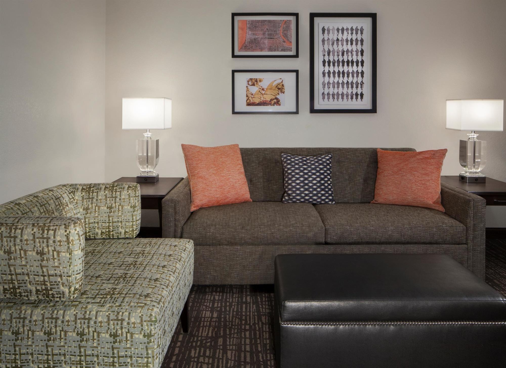 Hotel Embassy By Hilton Airport 4*
