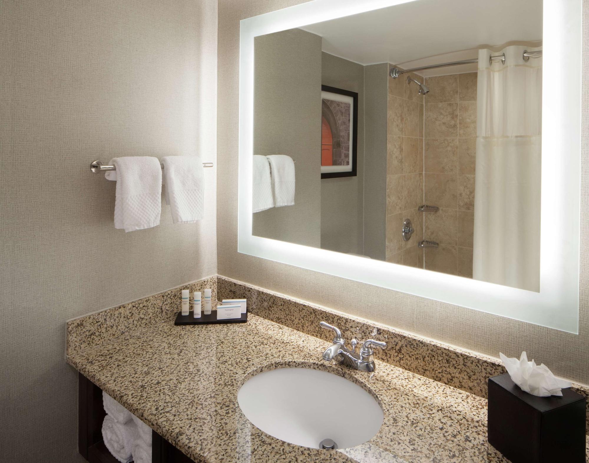 Embassy By Hilton Airport Hotel Filadelfia
