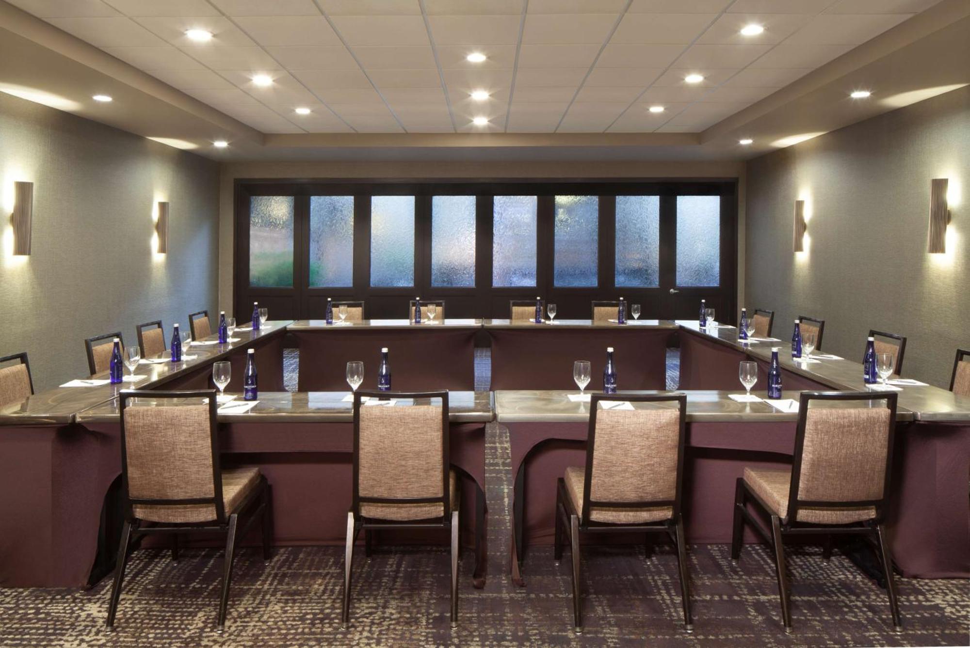 Embassy By Hilton Airport Hotel Philadelphia