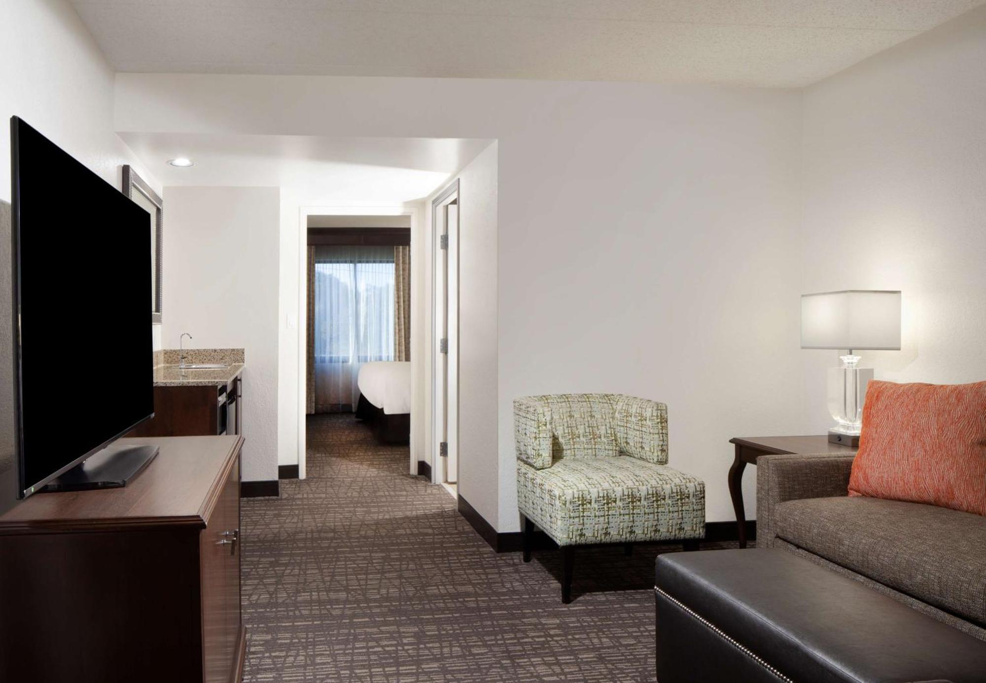 Embassy By Hilton Airport Hotel Filadelfia