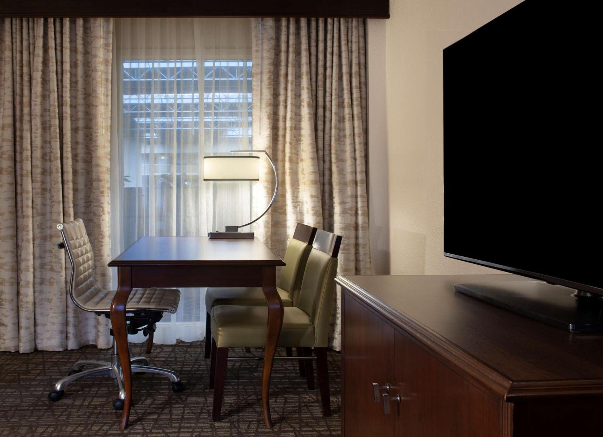 Embassy By Hilton Airport Hotel