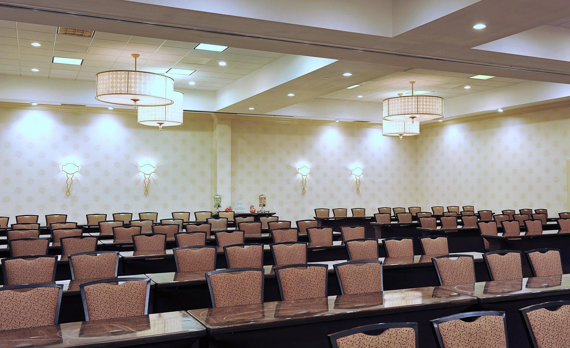 Embassy By Hilton Airport Filadelfia