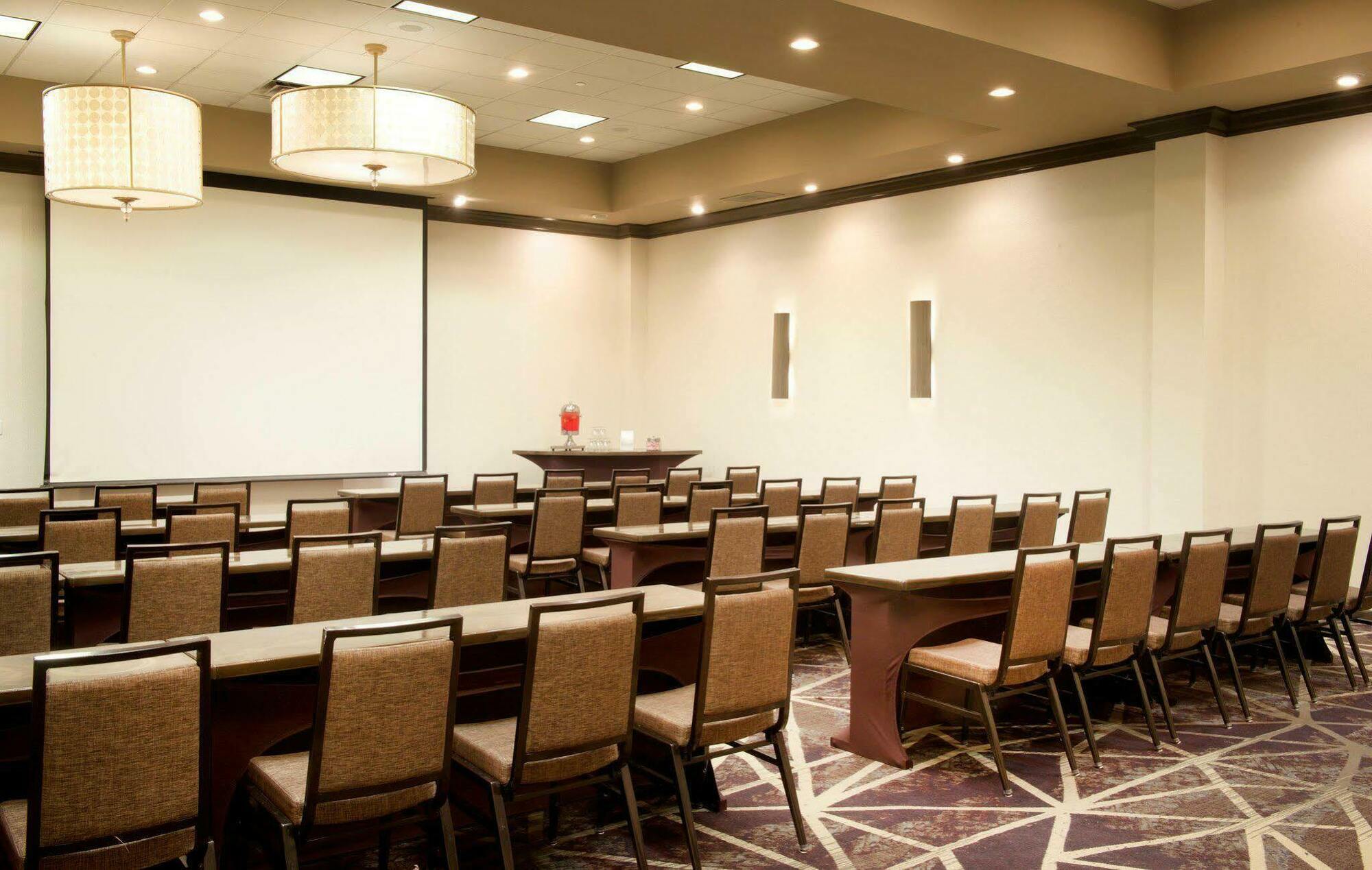 Hotel Embassy By Hilton Airport Filadelfia